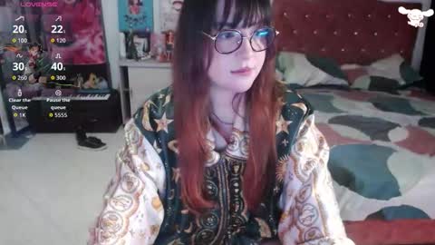 Snapshot of avril2809 chatting on 09-23-25, 02:47 Abril online show from 09-23-25, 02:47