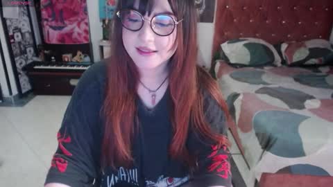Snapshot of avril2809 chatting on 10-08-25, 01:58 Abril online show from 10-08-25, 01:58