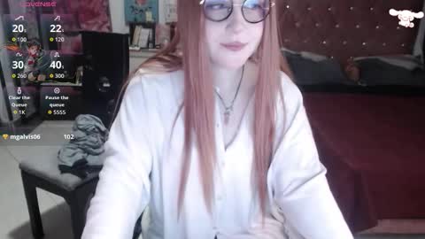 Snapshot of avril2809 chatting on 11-23-25, 03:06 Abril online show from 11-23-25, 03:06