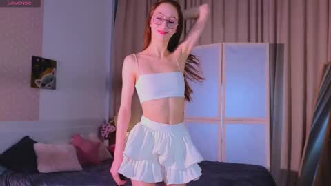 Avril online show from 11-16-25, 08:03