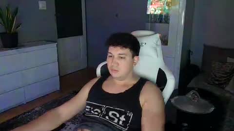 Snapshot of ax3l1k chatting on 02-15-25, 07:17 Artur online show from 02-15-25, 07:17