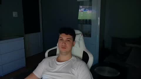 Snapshot of ax3l1k chatting on 03-08-25, 06:37 Artur online show from 03-08-25, 06:37