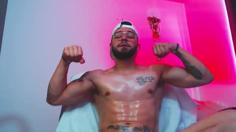 Snapshot of axel_7070 chatting on 10-30-25, 02:51 Independiente Model online show from 10-30-25, 02:51