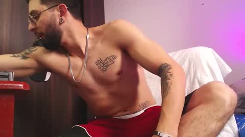 Snapshot of axel_7070 chatting on 11-02-25, 12:51 Independiente Model online show from 11-02-25, 12:51