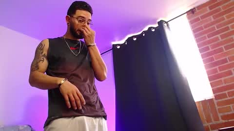 Snapshot of axel_7070 chatting on 12-14-25, 12:21 Independiente Model online show from 12-14-25, 12:21