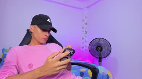 Snapshot of axel_cody_ chatting on 11-28-25, 08:00 AXEL online show from 11-28-25, 08:00