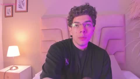 Snapshot of axel_creed chatting on 02-10-26, 10:19 Yooung King online show from 02-10-26, 10:19