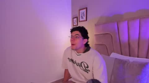 Snapshot of axel_creed chatting on 02-11-26, 11:04 Yooung King online show from 02-11-26, 11:04