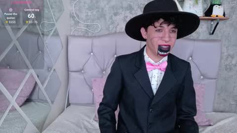 Axel Evanss online show from 10-21-25, 01:45