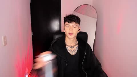 Snapshot of axel_inkshade chatting on 12-18-25, 06:30 Axel online show from 12-18-25, 06:30