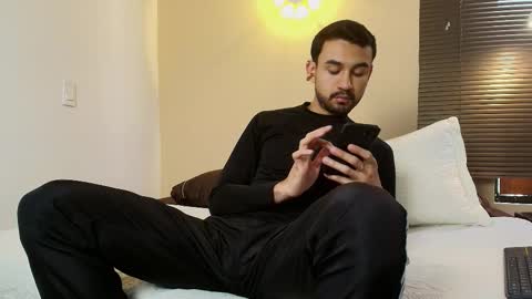 Snapshot of axel_moon_s chatting on 10-21-25, 07:47 Axel Moon online show from 10-21-25, 07:47