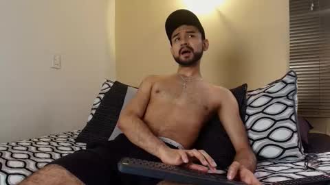 Snapshot of axel_moon_s chatting on 12-17-25, 05:08 Axel Moon online show from 12-17-25, 05:08