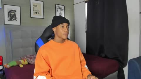 Snapshot of axel_silva3 chatting on 10-15-25, 12:27 AXEL SILVA online show from 10-15-25, 12:27