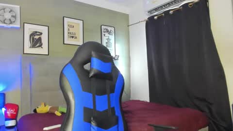 Snapshot of axel_silva3 chatting on 10-19-25, 12:28 AXEL SILVA online show from 10-19-25, 12:28