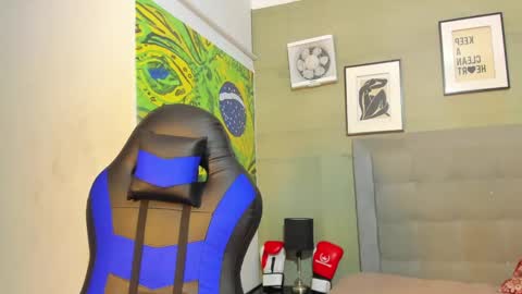 Snapshot of axel_silva3 chatting on 10-22-25, 12:27 AXEL SILVA online show from 10-22-25, 12:27