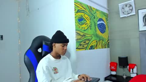 Snapshot of axel_silva3 chatting on 10-26-25, 12:33 AXEL SILVA online show from 10-26-25, 12:33