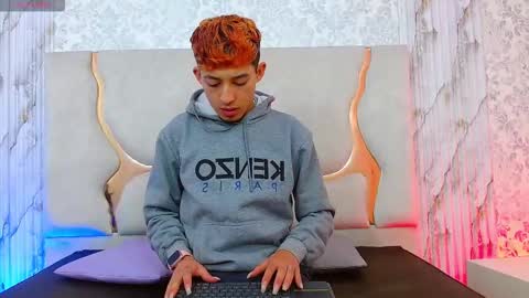 Snapshot of axel_tay1 chatting on 02-11-26, 12:21 AXEL online show from 02-11-26, 12:21