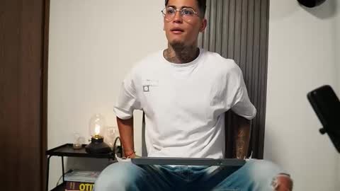 Agustin online show from 10-14-25, 08:09