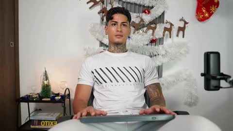 Agustin online show from 11-18-25, 08:35