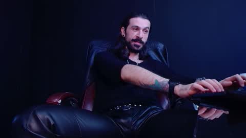 Snapshot of axelcolton chatting on 10-31-25, 11:33 AxelColton online show from 10-31-25, 11:33