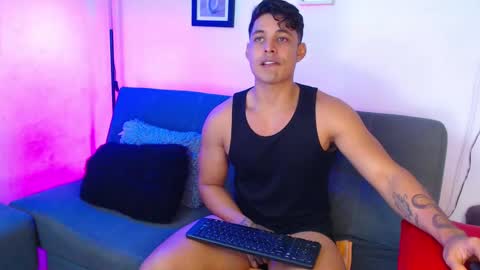 Snapshot of axell_dior chatting on 01-17-25, 02:50 axell online show from 01-17-25, 02:50