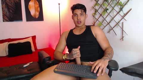 Snapshot of axell_dior chatting on 02-19-25, 02:01 axell online show from 02-19-25, 02:01