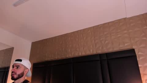 Axel Thompsom online show from 10-10-25, 12:04