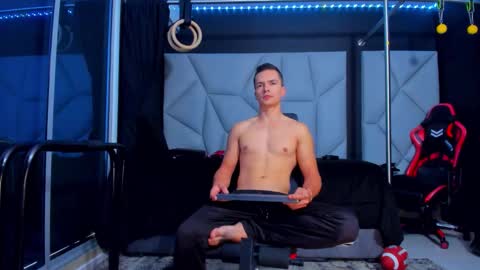 Ayden Miller online show from 11-06-25, 02:51