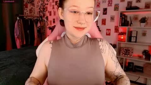 Snapshot of ayla_hill chatting on 10-12-25, 03:05 Ayla hill online show from 10-12-25, 03:05