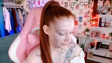 Snapshot of ayla_hill chatting on 11-18-25, 06:56 Ayla hill online show from 11-18-25, 06:56