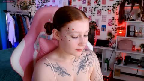 Snapshot of ayla_hill chatting on 11-20-25, 07:13 Ayla hill online show from 11-20-25, 07:13