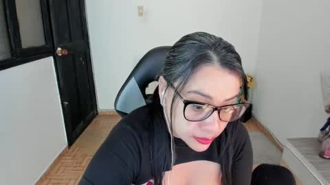 Snapshot of aylaislem chatting on 02-15-25, 12:37 SandyMODELINDEPENDIENT online show from 02-15-25, 12:37
