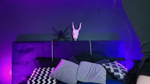 Aylen online show from 10-20-25, 07:58