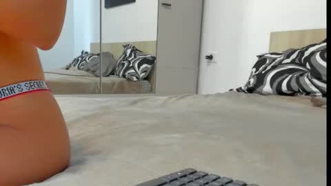 Aylinhazel online show from 09-22-25, 04:47