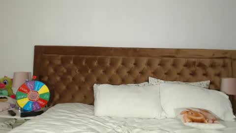 Aylin online show from 12-23-24, 03:50