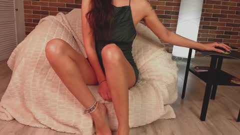 azaliaswallows online show from 12-07-24, 12:56