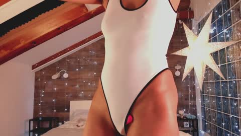 azaliaswallows online show from 01-27-25, 05:15