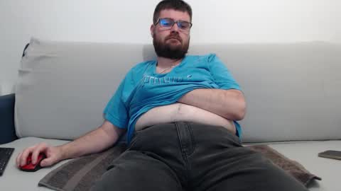 Snapshot of azer912 chatting on 10-19-25, 04:40 Azer online show from 10-19-25, 04:40