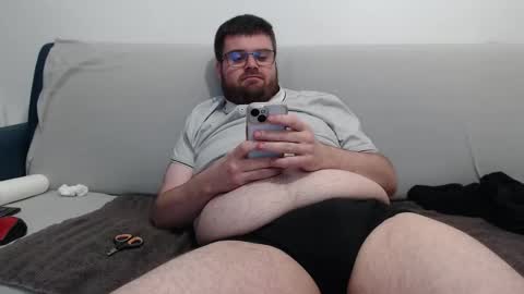 Snapshot of azer912 chatting on 11-12-25, 08:52 Azer online show from 11-12-25, 08:52