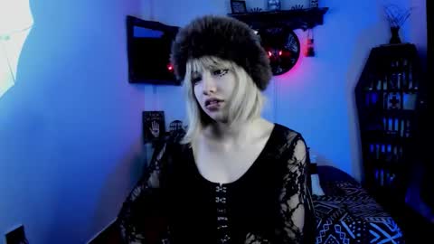 Azu Moure online show from 10-16-25, 10:33