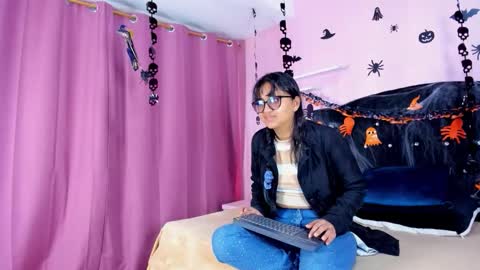 azul_moon online show from 10-20-25, 03:40