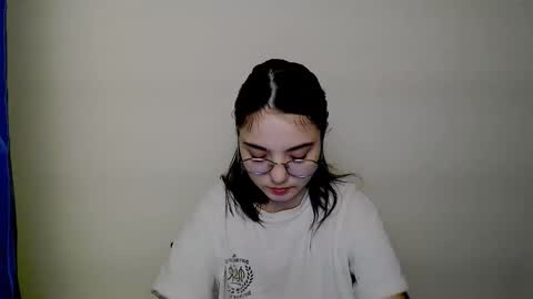 azumi_chan_ online show from 01-12-26, 11:21