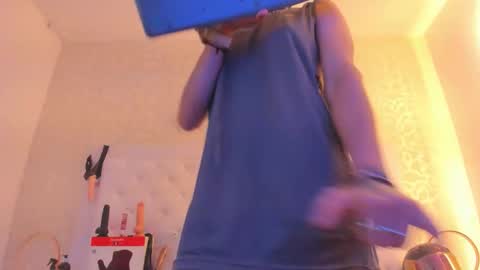 Anny online show from 10-25-25, 04:20