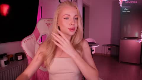 Snapshot of baaby_bon chatting on 09-29-25, 01:05 Bonnie online show from 09-29-25, 01:05