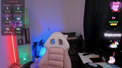 Snapshot of baaby_boyy chatting on 11-25-25, 11:21 odeley online show from 11-25-25, 11:21