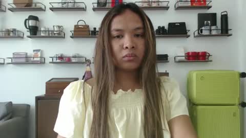 Snapshot of babaeng_sygbin chatting on 10-17-25, 04:59 marie online show from 10-17-25, 04:59