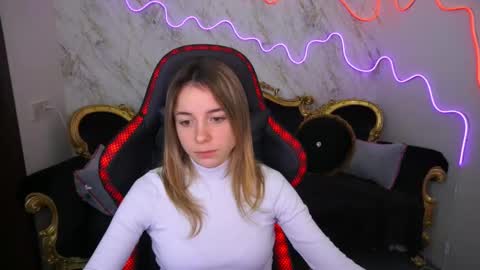 Snapshot of babe_dollie chatting on 02-12-25, 10:24 Babe online show from 02-12-25, 10:24