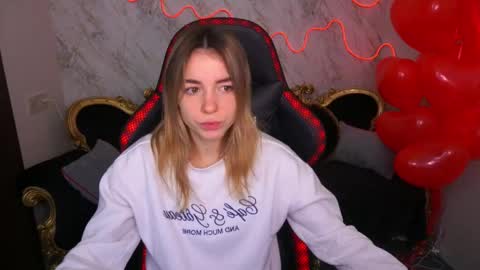 Snapshot of babe_dollie chatting on 02-14-25, 07:28 Babe online show from 02-14-25, 07:28