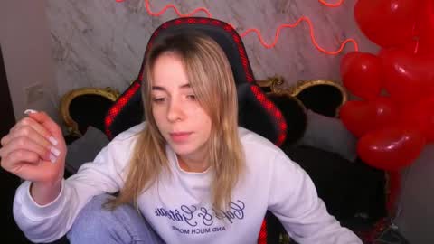 Snapshot of babe_dollie chatting on 02-14-25, 10:38 Babe online show from 02-14-25, 10:38