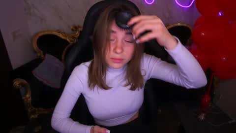 Snapshot of babe_dollie chatting on 02-17-25, 07:04 Babe online show from 02-17-25, 07:04